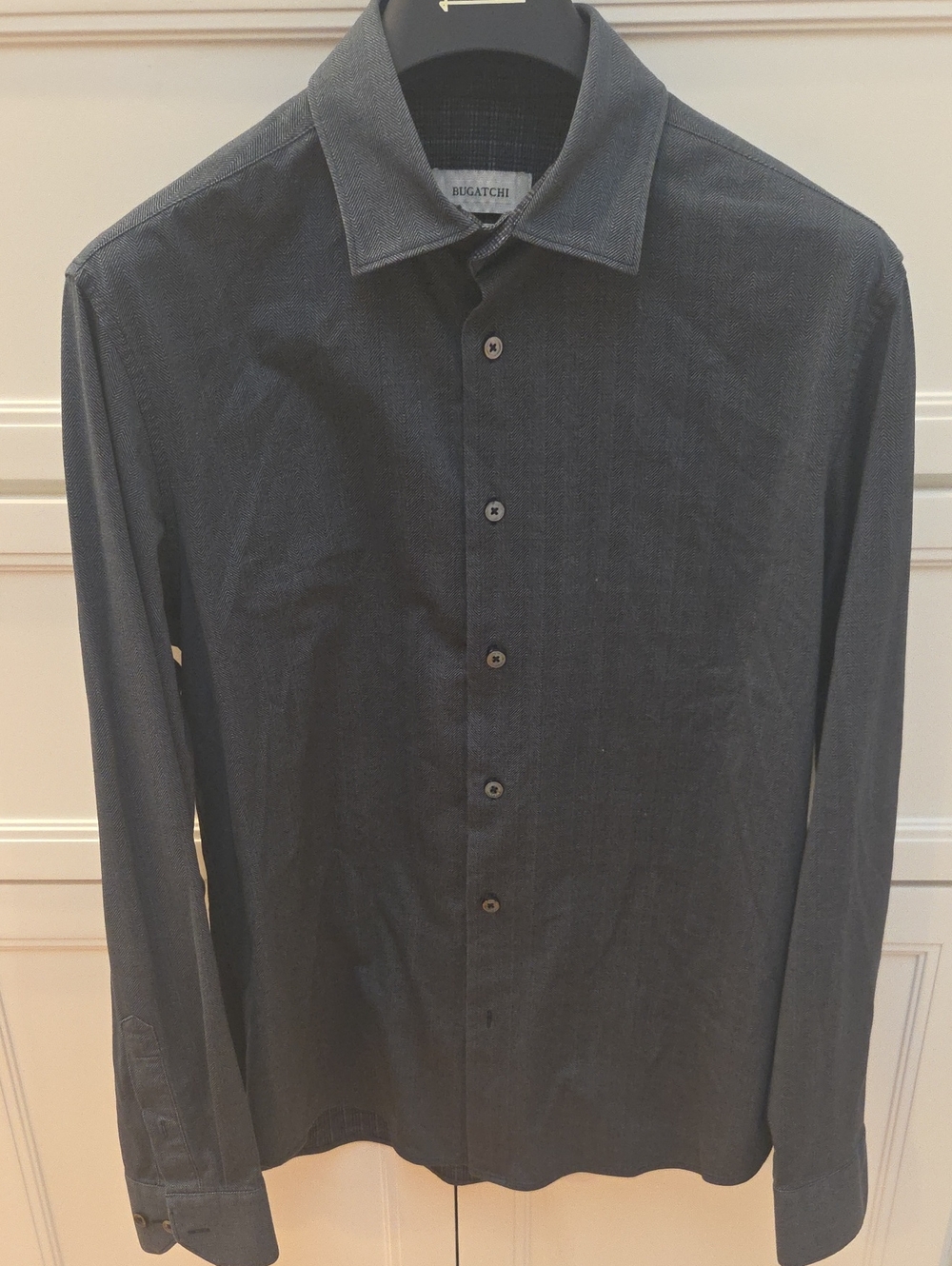 Bugatchi Men's Charcoal Gray Herringbone Pattern 8 Way Stretch Dress Shirt (M)